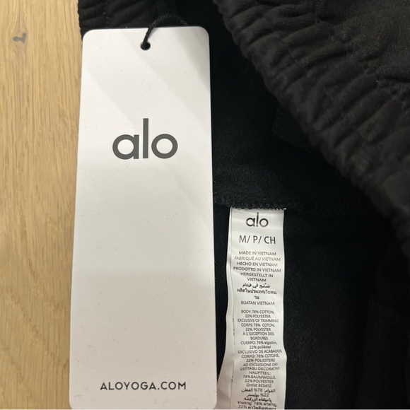 ALO Yoga Unisex Black Quarter-Zip Hoodie and Jogger Set - Picture 14 of 14